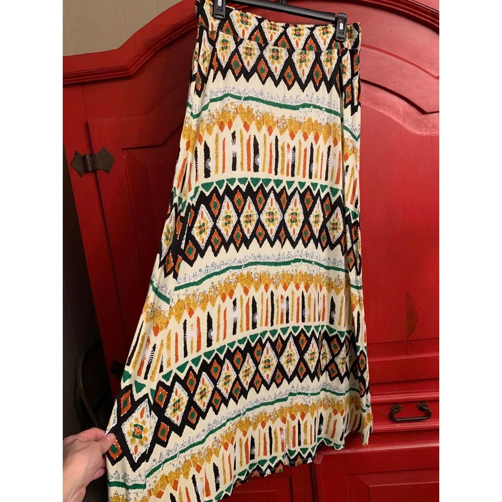 Hannah Sze Large Long Ethnic Tribal Aztec Print Skirt Super Soft and Never Worn